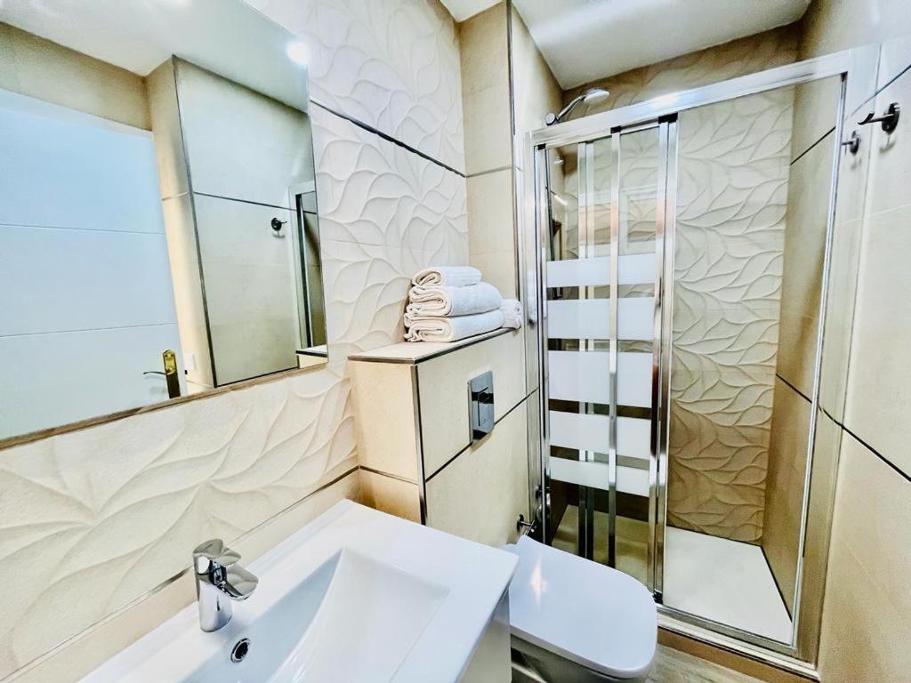 Апартаменти Moderno Y Nuevo Apartamento Playa Бенальмадена Екстер'єр фото